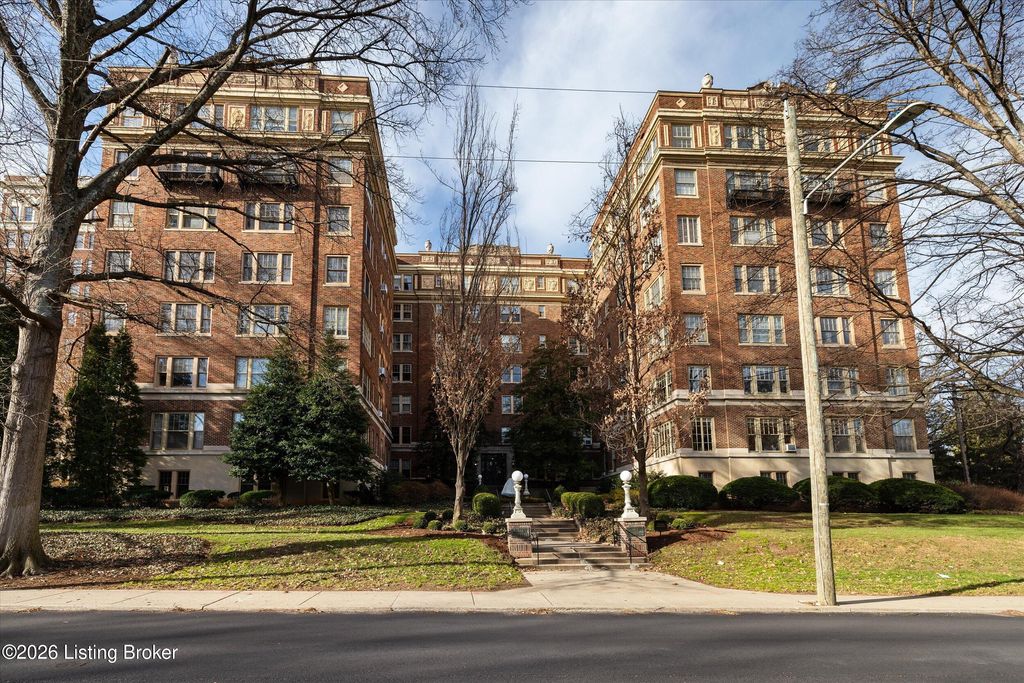 Photo of 1412 Willow Ave #APT 65, Louisville, KY 40204 (MLS # 1707162)