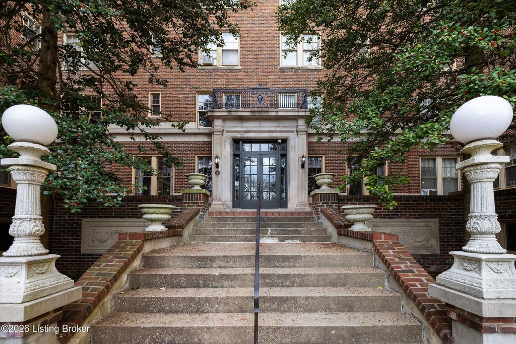 Photo of 1412 Willow Ave #APT 65, Louisville, KY 40204 (MLS # 1707162)