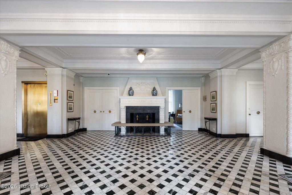 Photo of 1412 Willow Ave #APT 65, Louisville, KY 40204 (MLS # 1707162)