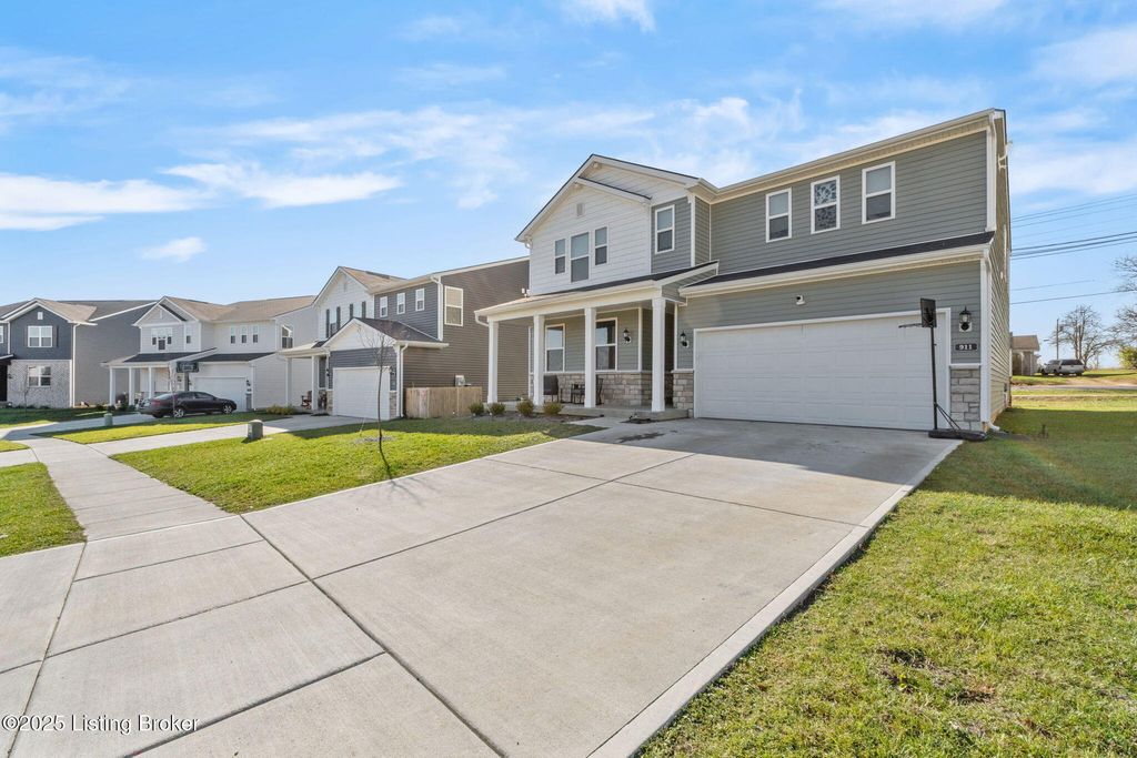 Photo of 911 Triplett Cir, Shelbyville, KY 40065 (MLS # 1703876)