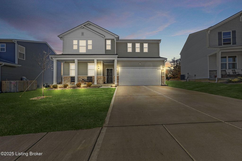 Photo of 911 Triplett Cir, Shelbyville, KY 40065 (MLS # 1703876)