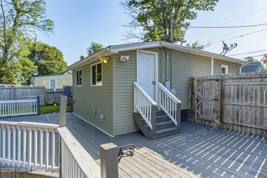 Photo of 123 Eastview Cir, Shelbyville, KY 40065 (MLS # 1723553)