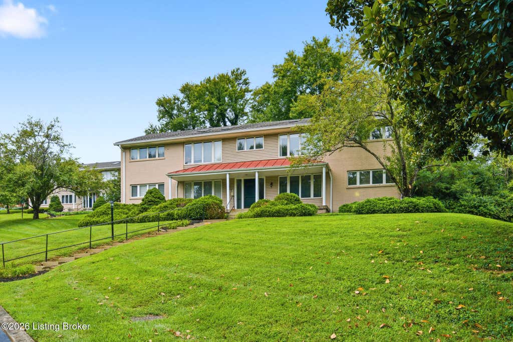 Photo of 4105 Stoneview Dr #APT 3, Louisville, KY 40207 (MLS # 1726881)