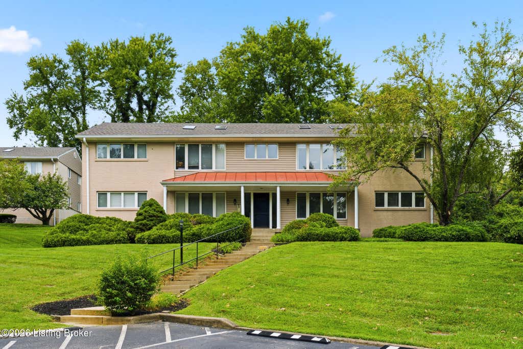 Photo of 4105 Stoneview Dr #APT 3, Louisville, KY 40207 (MLS # 1726881)