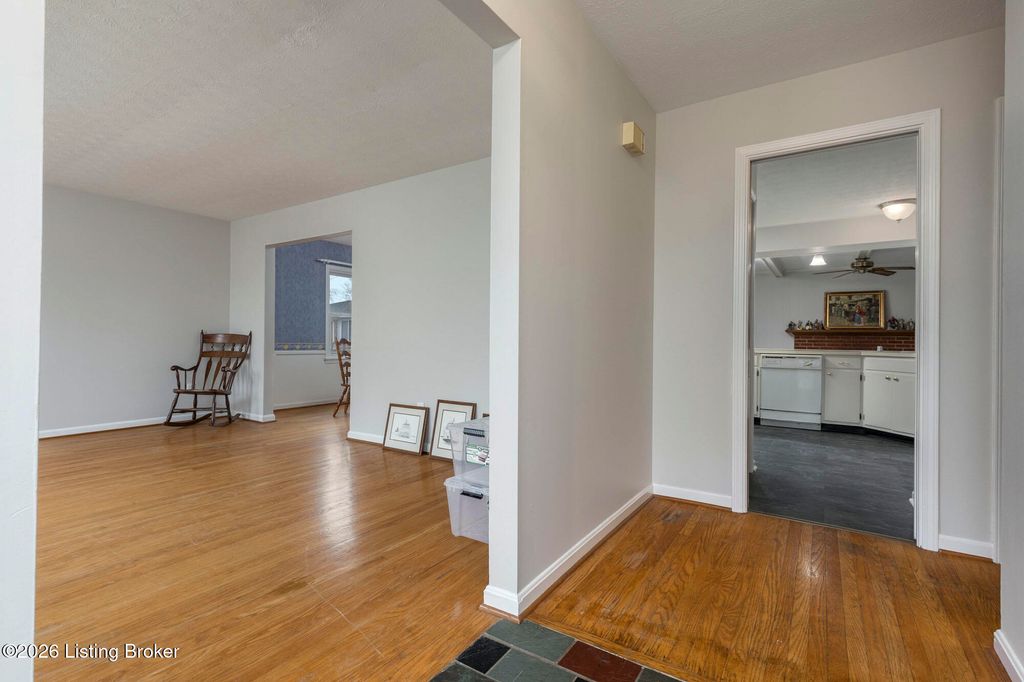 Photo of 2611 Welsford Way, Louisville, KY 40242 (MLS # 1715638)