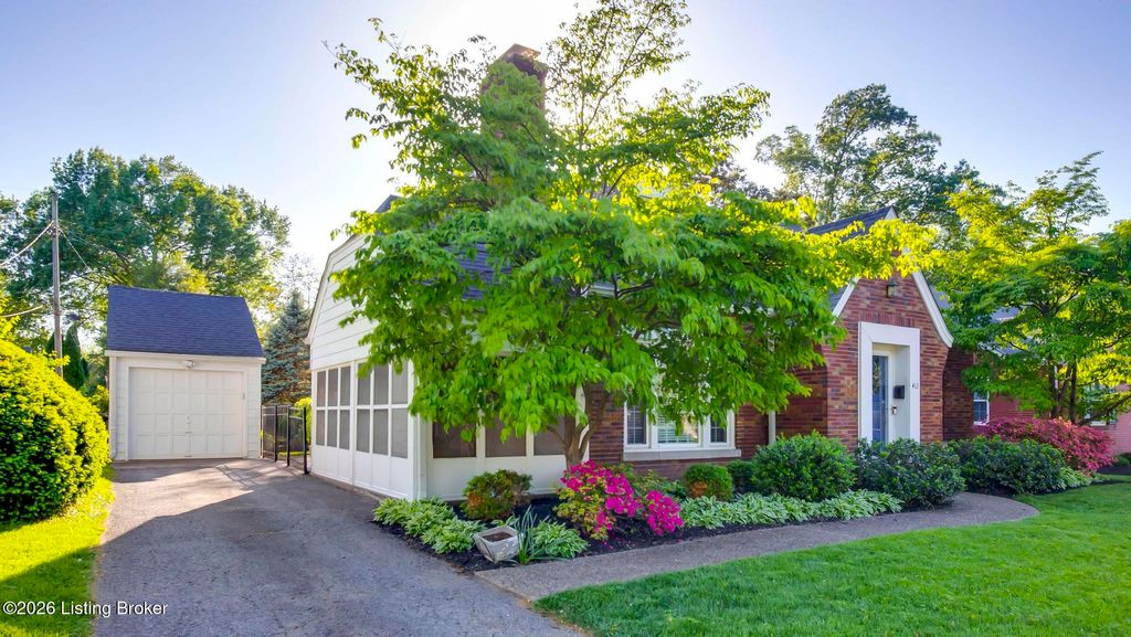 Photo of 412 Oread Rd, Louisville, KY 40207 (MLS # 1715256)