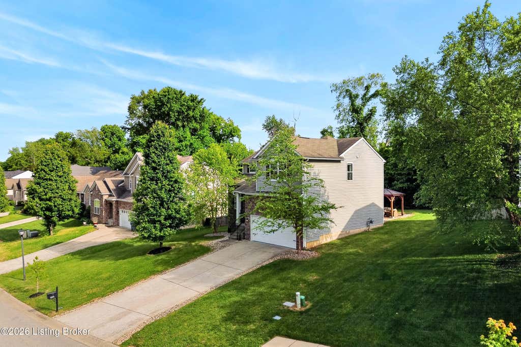 Photo of 9804 Creek View Estates Dr, Louisville, KY 40291 (MLS # 1723011)