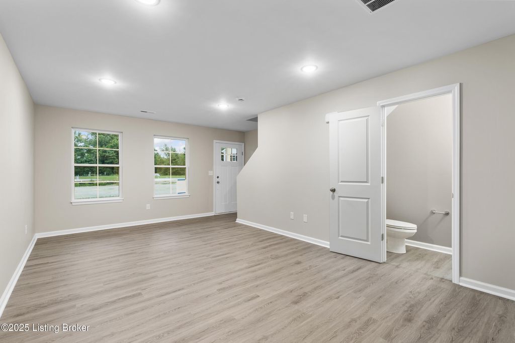 Photo of 3204 Maldon Ct, Louisville, KY 40216 (MLS # 1707067)