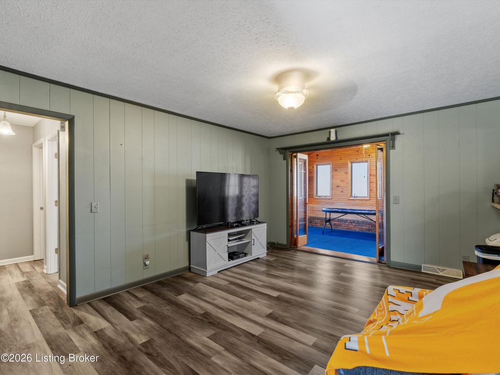 Photo of 115 Green Valley Dr, Central City, KY 42330 (MLS # 1708181)