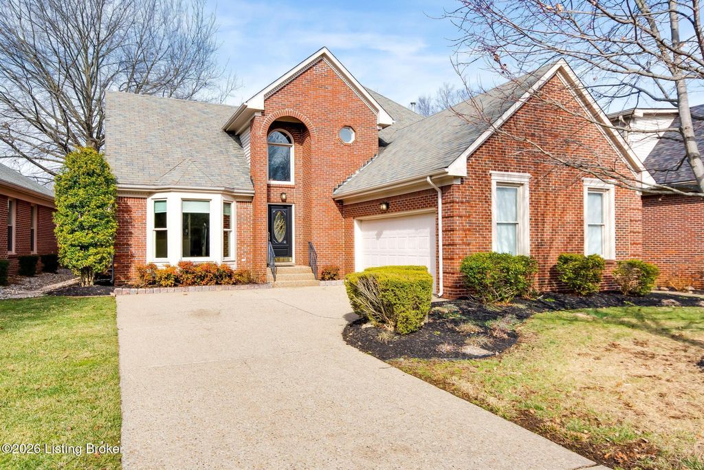 Photo of 8016 Cedar Glen Ln, Louisville, KY 40291 (MLS # 1710259)