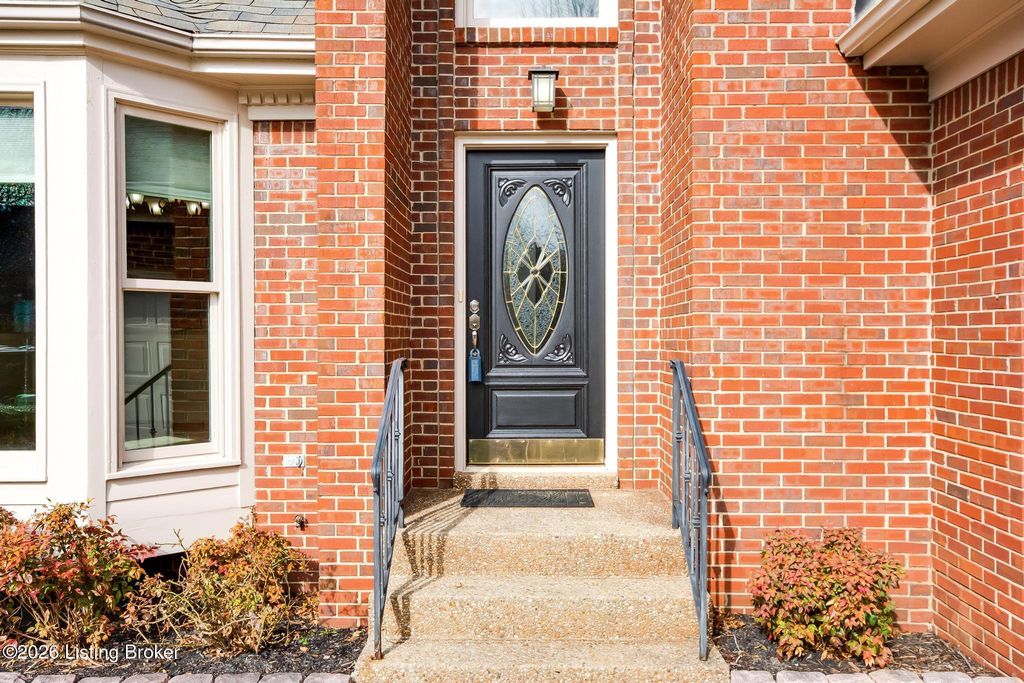 Photo of 8016 Cedar Glen Ln, Louisville, KY 40291 (MLS # 1710259)