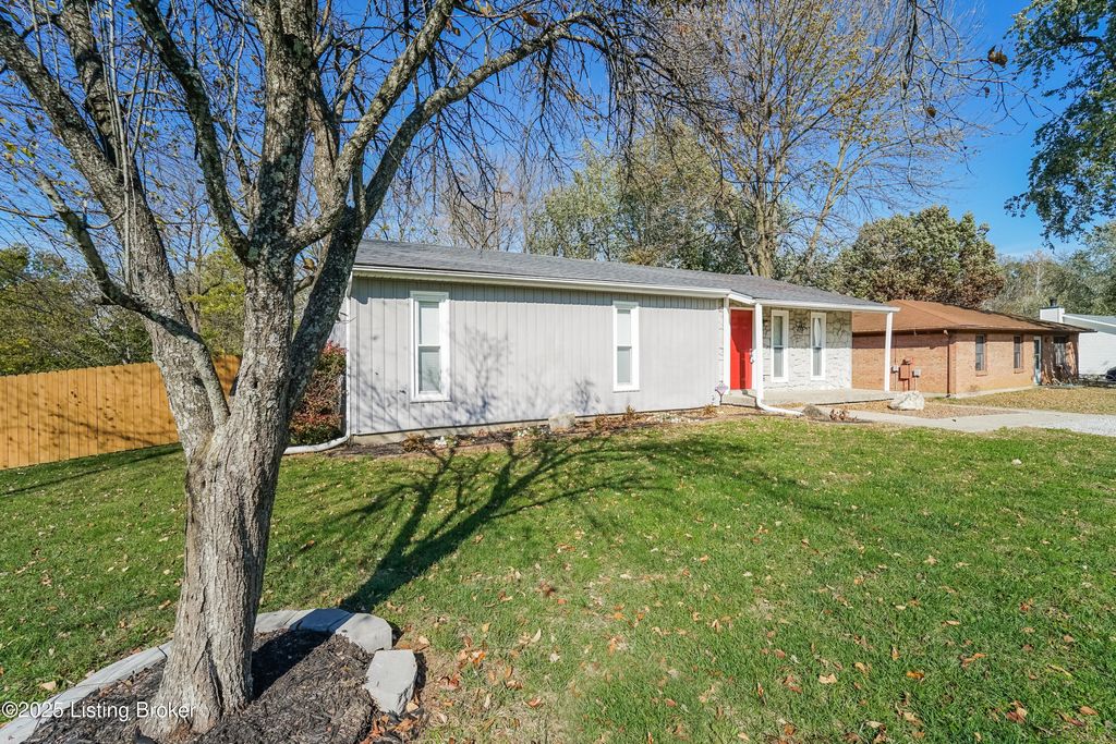 Photo of 7710 Dominique Dr, Louisville, KY 40228 (MLS # 1704967)