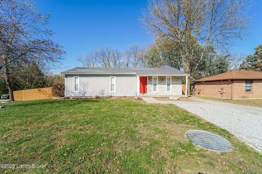 Photo of 7710 Dominique Dr, Louisville, KY 40228 (MLS # 1704967)