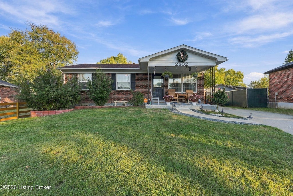 Photo of 2502 Tavistock Ct, Louisville, KY 40272 (MLS # 1732934)