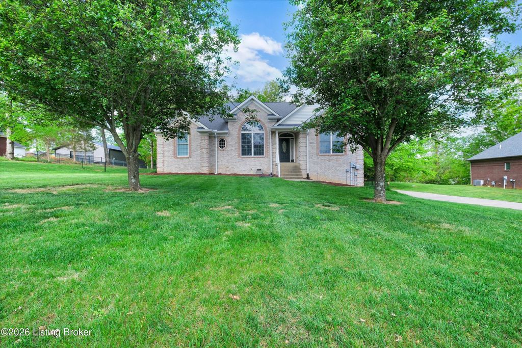 Photo of 1063 Mill Brook Cir, Shepherdsville, KY 40165 (MLS # 1715039)