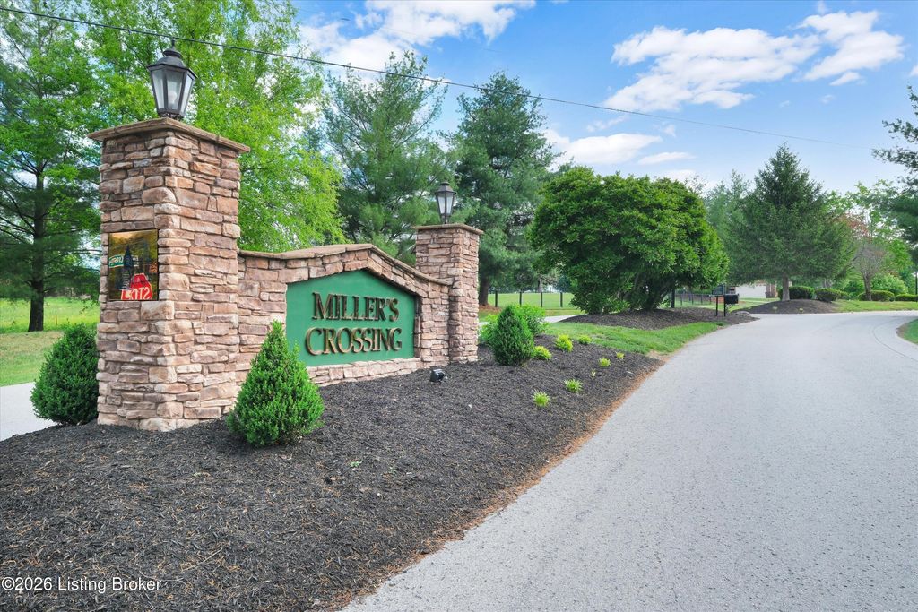 Photo of 1063 Mill Brook Cir, Shepherdsville, KY 40165 (MLS # 1715039)