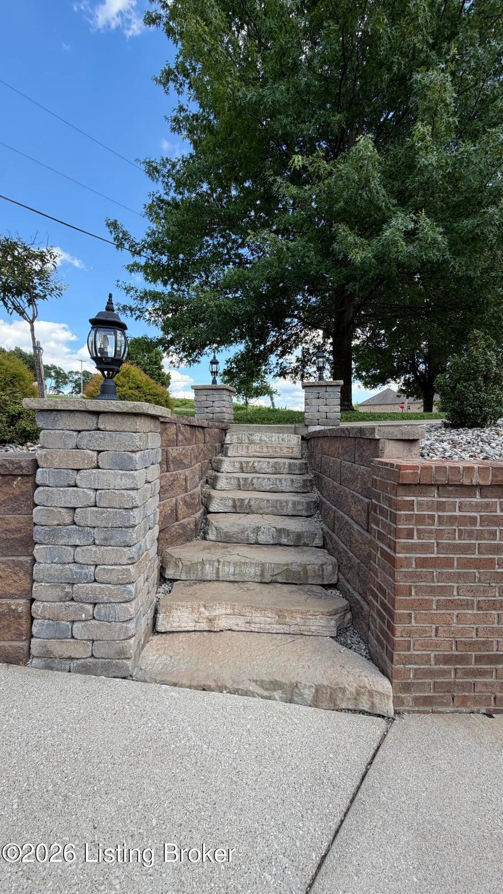Photo of 998 Royal Oak Dr, Bardstown, KY 40004 (MLS # 1721071)