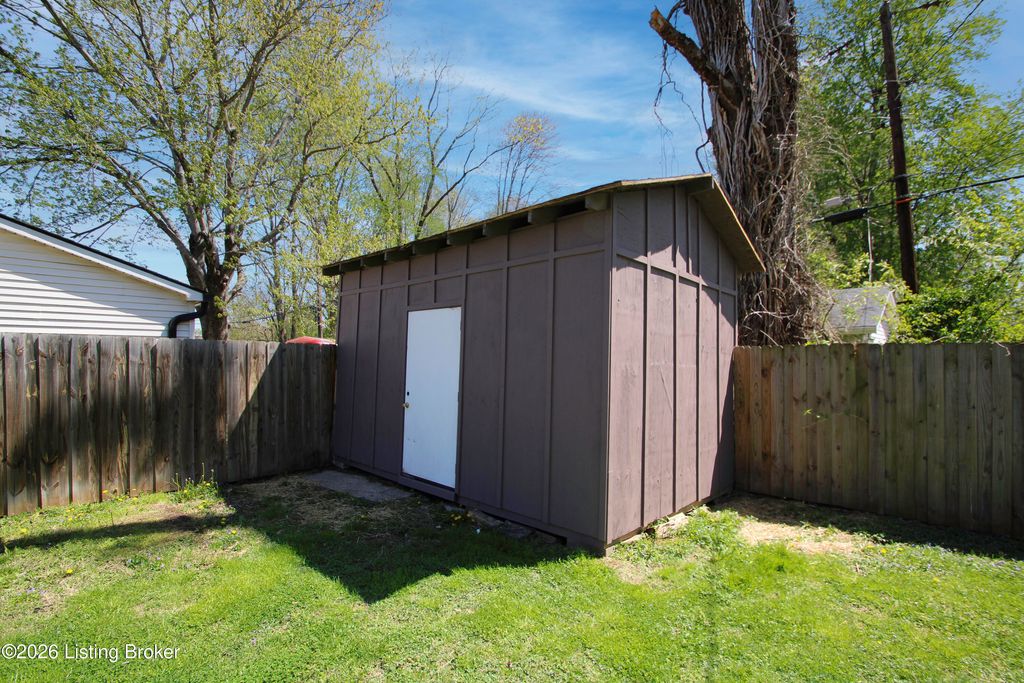 Photo of 2902 Winchester Rd, Jeffersonville, IN 47130 (MLS # 1713632)