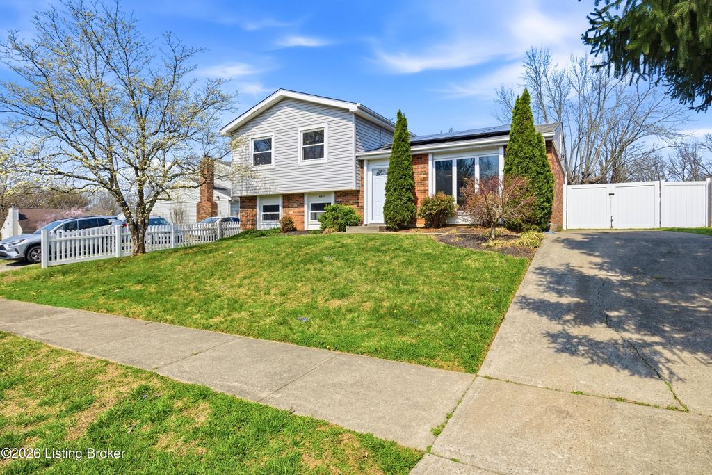 Photo of 6305 Linstead Rd, Louisville, KY 40228 (MLS # 1712731)