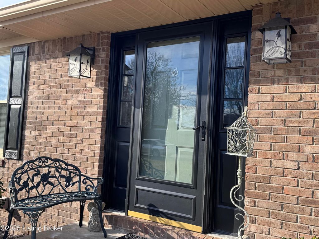 Photo of 112 Venetian Way, Bardstown, KY 40004 (MLS # 1705661)