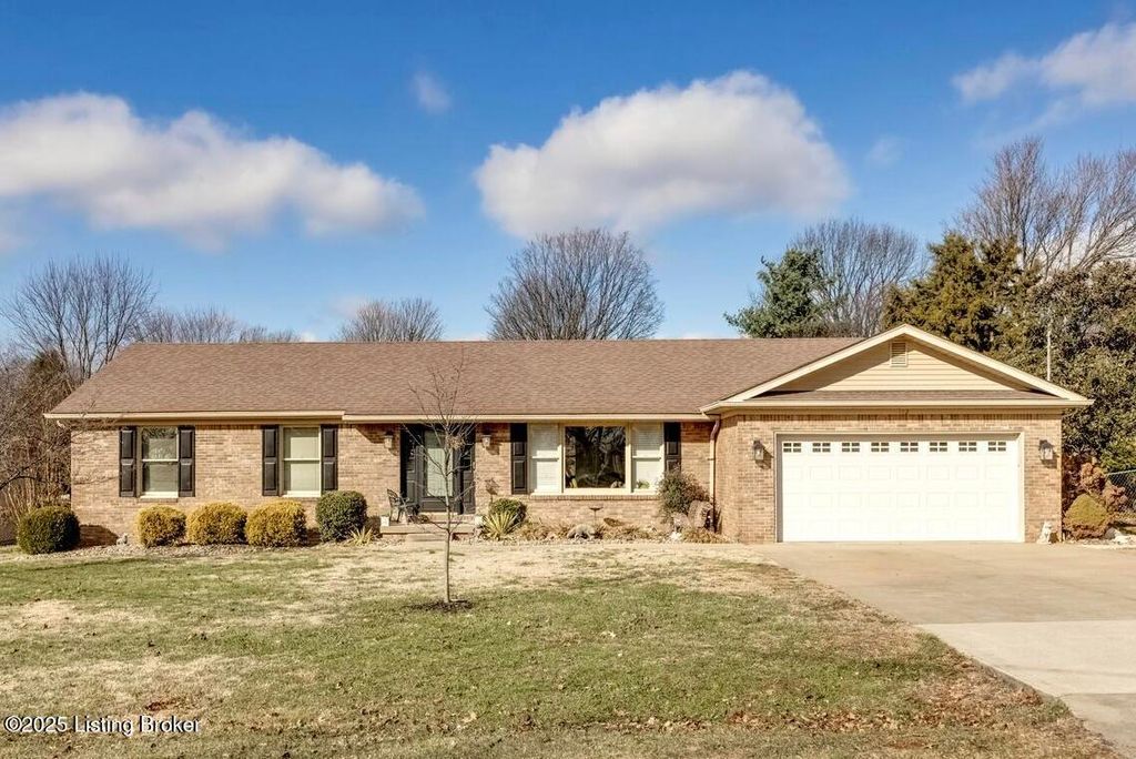 Photo of 112 Venetian Way, Bardstown, KY 40004 (MLS # 1705661)