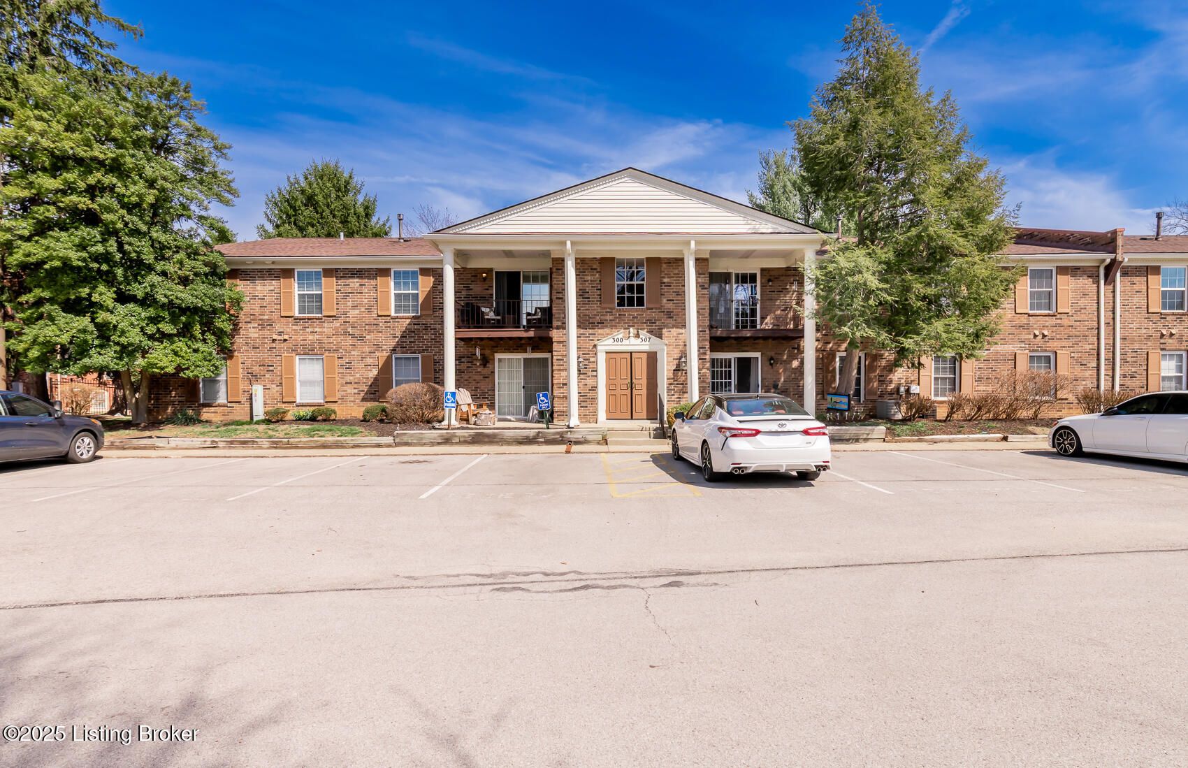 307 Logsdon Ct, Louisville, Kentucky image 1