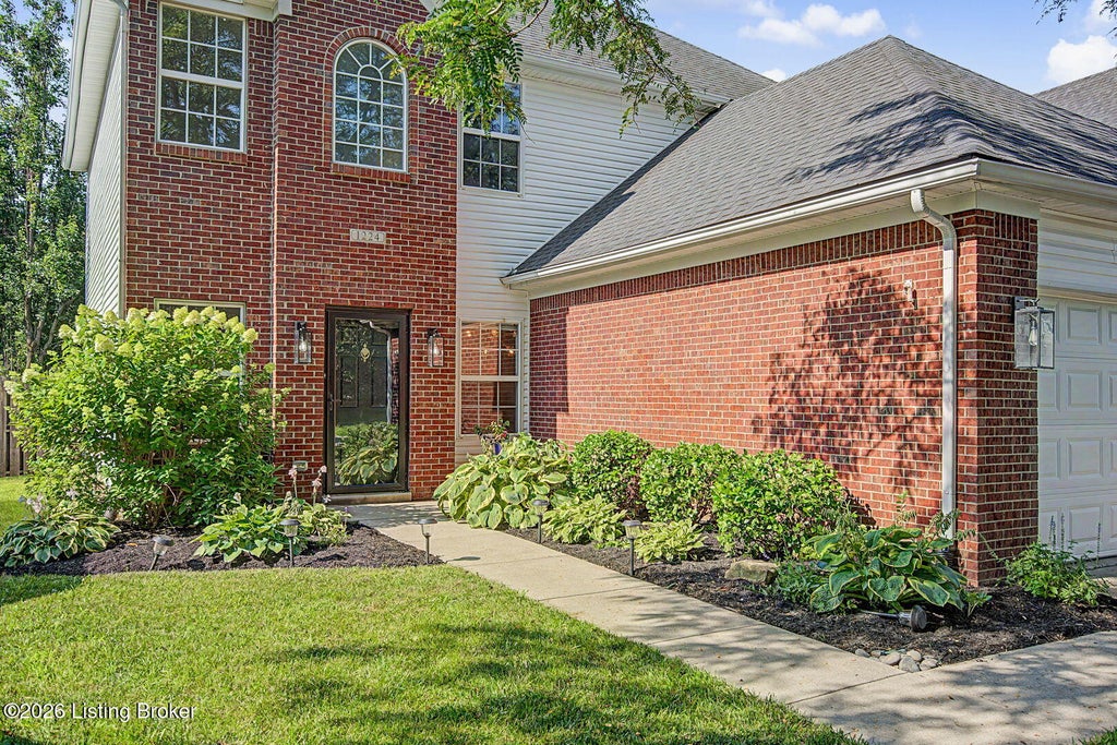 Photo of 1224 Beckley Hills Ct, Louisville, KY 40245 (MLS # 1722923)
