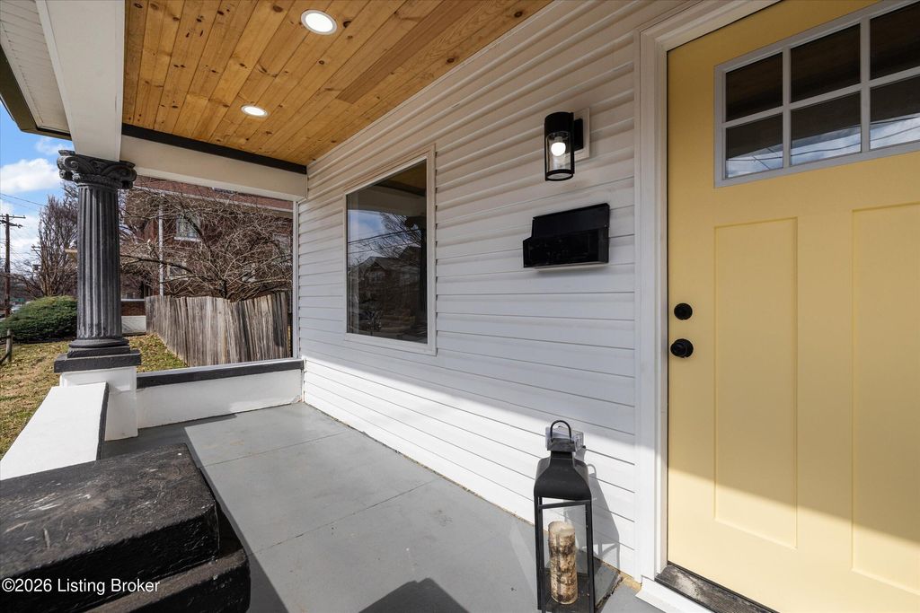 Photo of 713 E Oak St, Louisville, KY 40203 (MLS # 1710127)