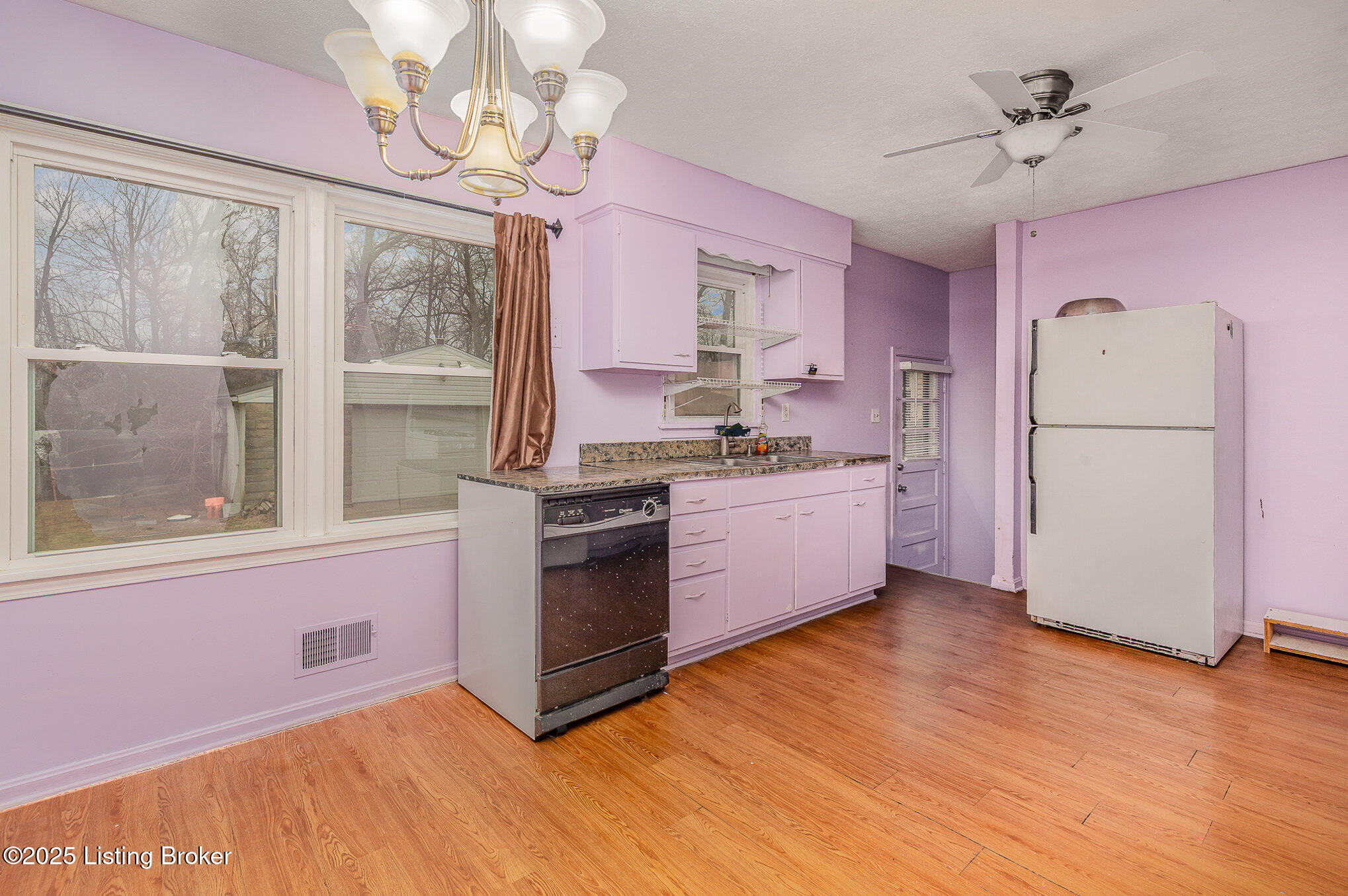 5603 Pine Tree Dr, Louisville, Kentucky image 3