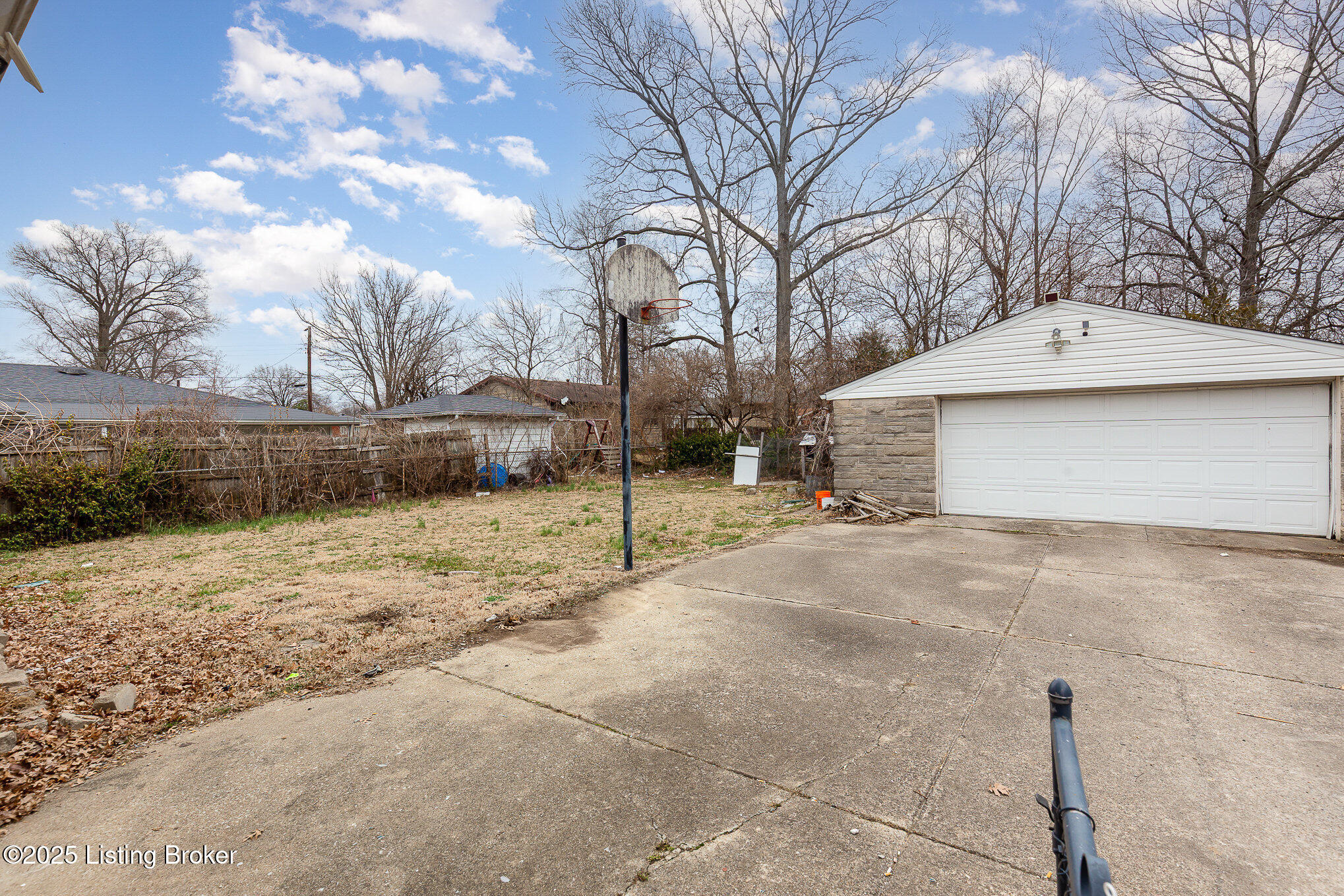 5603 Pine Tree Dr, Louisville, Kentucky image 11