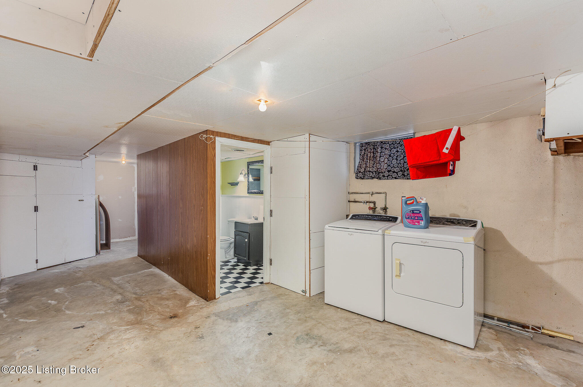 5603 Pine Tree Dr, Louisville, Kentucky image 9
