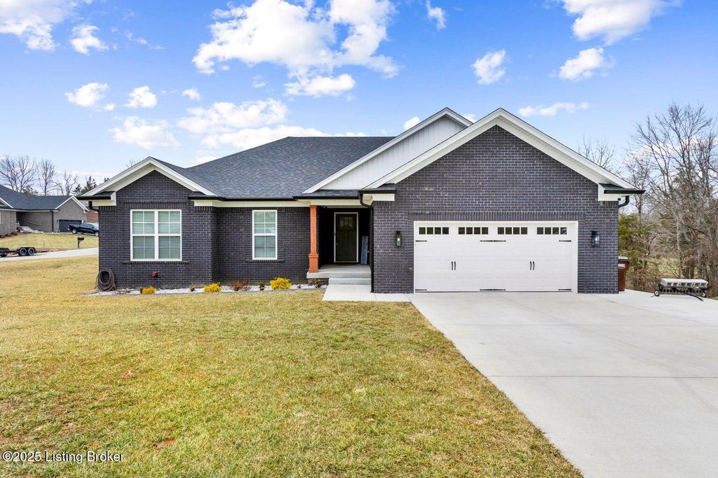 Photo of 19 Clubhouse Ct, Taylorsville, KY 40071 (MLS # 1710265)