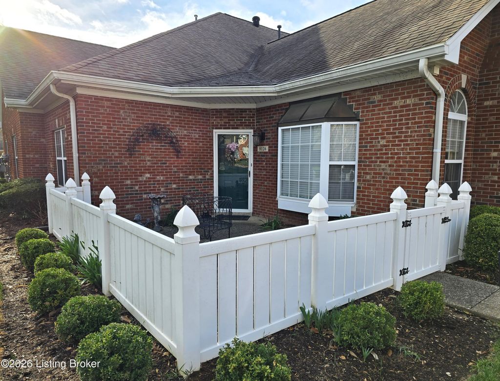 Photo of 8126 St Andrews Village Dr, Louisville, KY 40241 (MLS # 1717045)