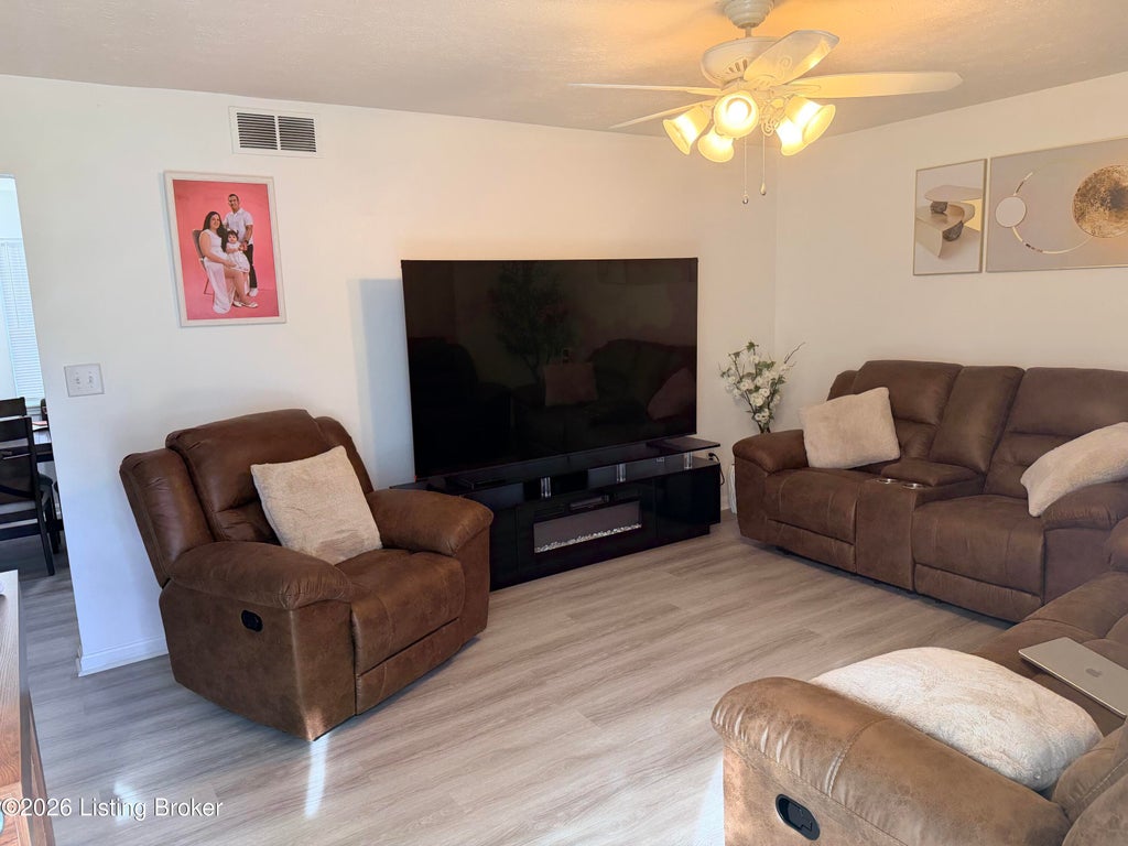 Photo of 11003 Lanette Ct, Louisville, KY 40229 (MLS # 1730800)