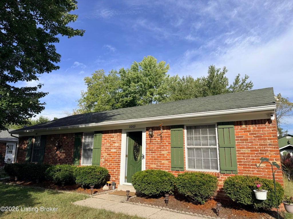 Photo of 11003 Lanette Ct, Louisville, KY 40229 (MLS # 1730800)