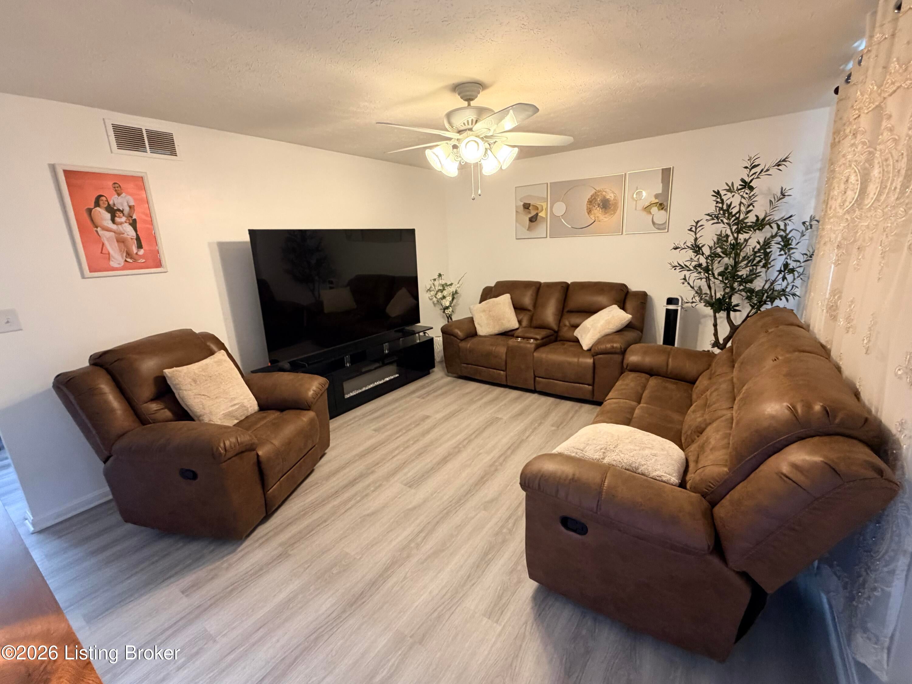 11003 Lanette Ct