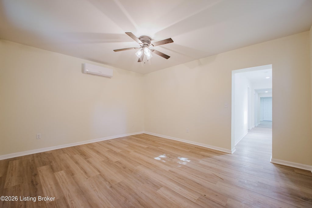 Photo of 1109 W Hill St, Louisville, KY 40210 (MLS # 1722631)