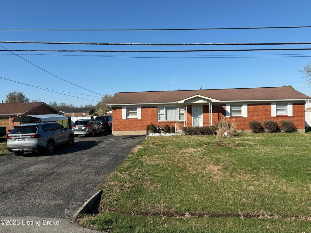 Photo of 1520 Hillview Blvd, Louisville, KY 40229 (MLS # 1711964)
