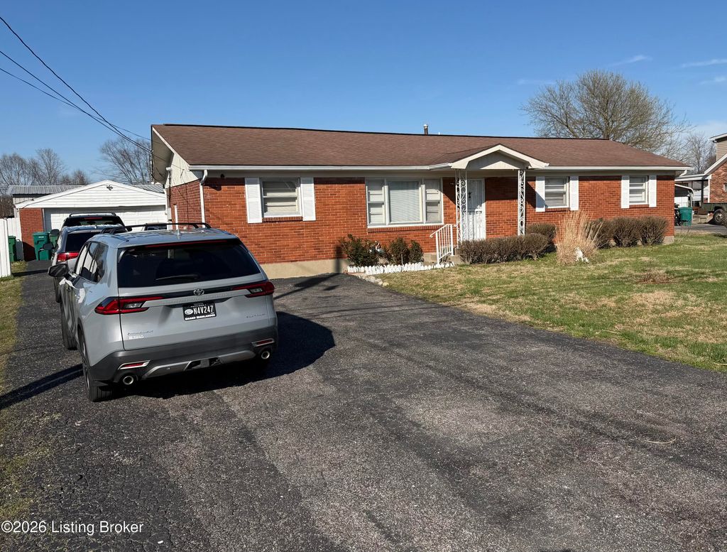 Photo of 1520 Hillview Blvd, Louisville, KY 40229 (MLS # 1711964)