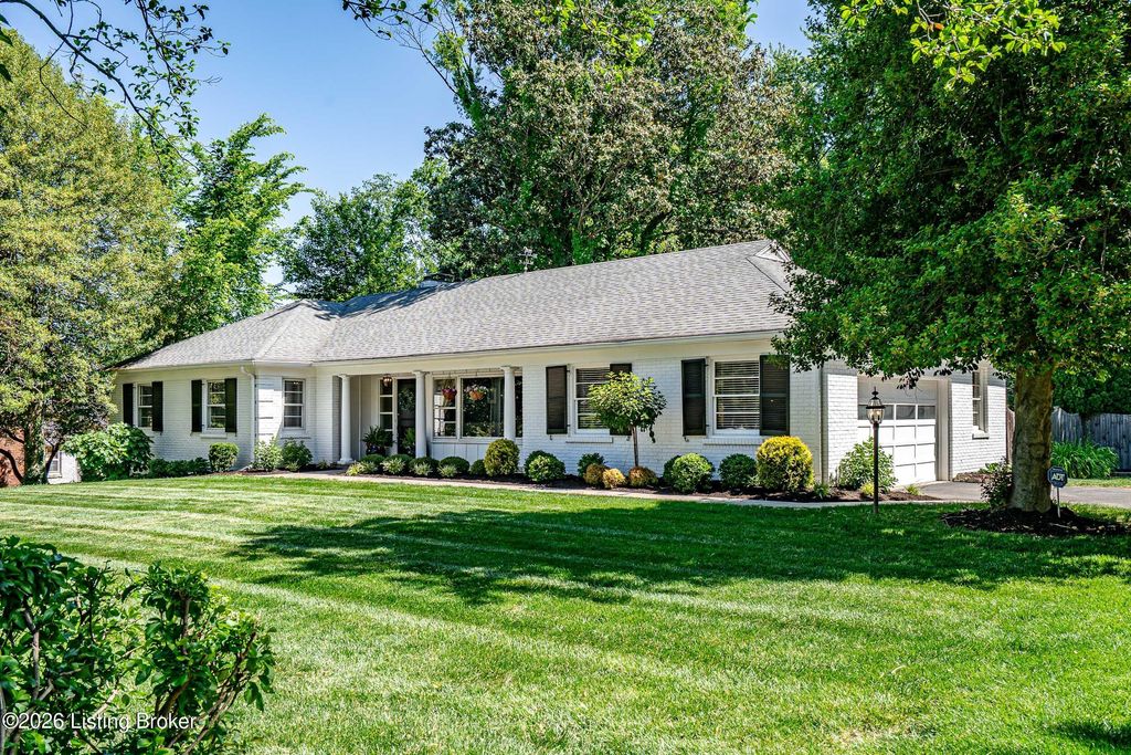 Photo of 223 Blankenbaker Ln, Louisville, KY 40207 (MLS # 1717426)