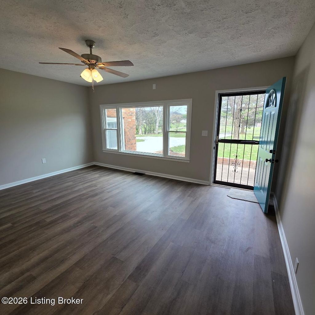 Photo of 2465 Chapeze Ln, Shepherdsville, KY 40165 (MLS # 1712445)