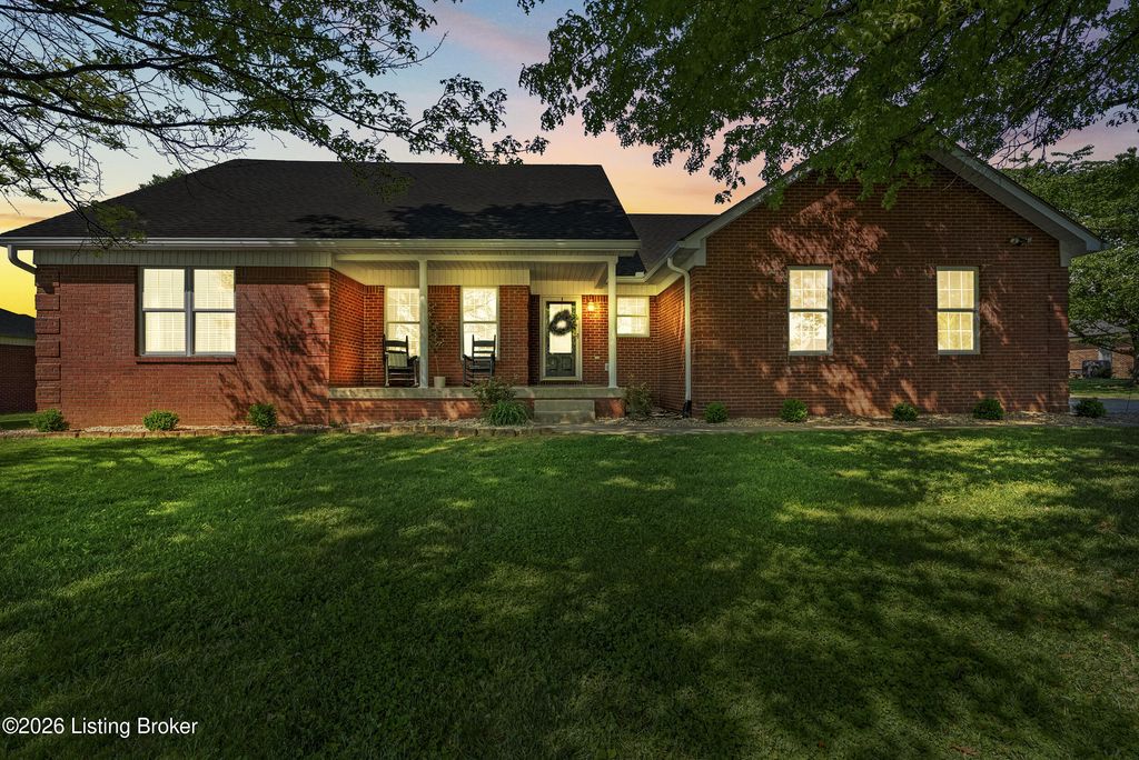 Photo of 102 Lakeshore Dr, Bardstown, KY 40004 (MLS # 1715059)