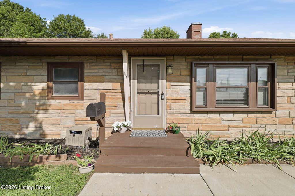 Photo of 117 Alpha Ave, Louisville, KY 40218 (MLS # 1724373)
