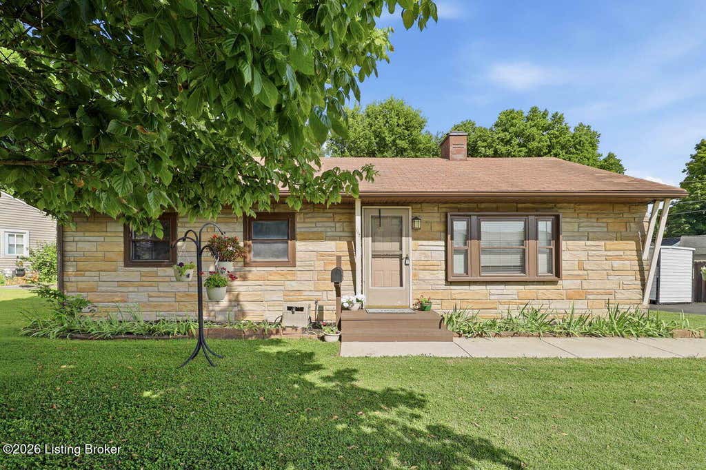 Photo of 117 Alpha Ave, Louisville, KY 40218 (MLS # 1724373)