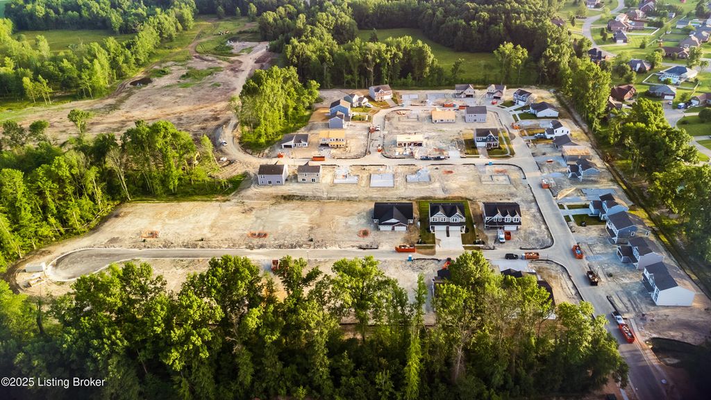 Photo of 313 Mud Hen Dr, Shepherdsville, KY 40165 (MLS # 1705337)