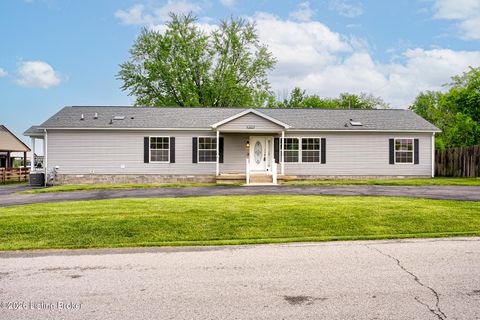 Photo of 3411 Cedar Point Ln, La Grange, KY 40031 (MLS # 1715633)