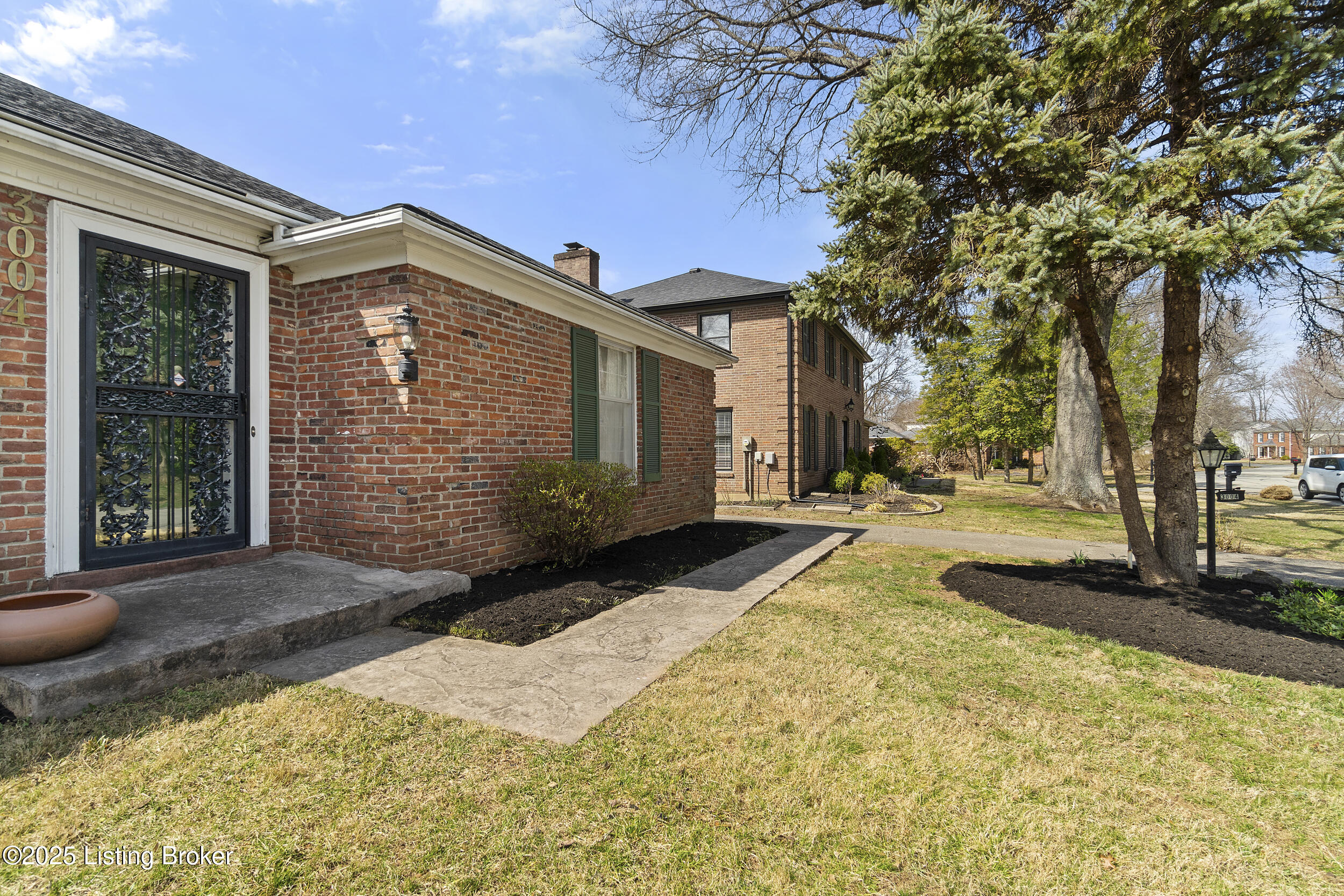 3004 Brownsboro Vista Dr, Louisville, Kentucky image 2