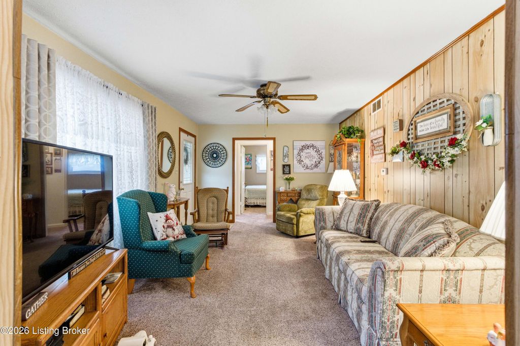 Photo of 26 Lanter Dr, Shelbyville, KY 40065 (MLS # 1710038)