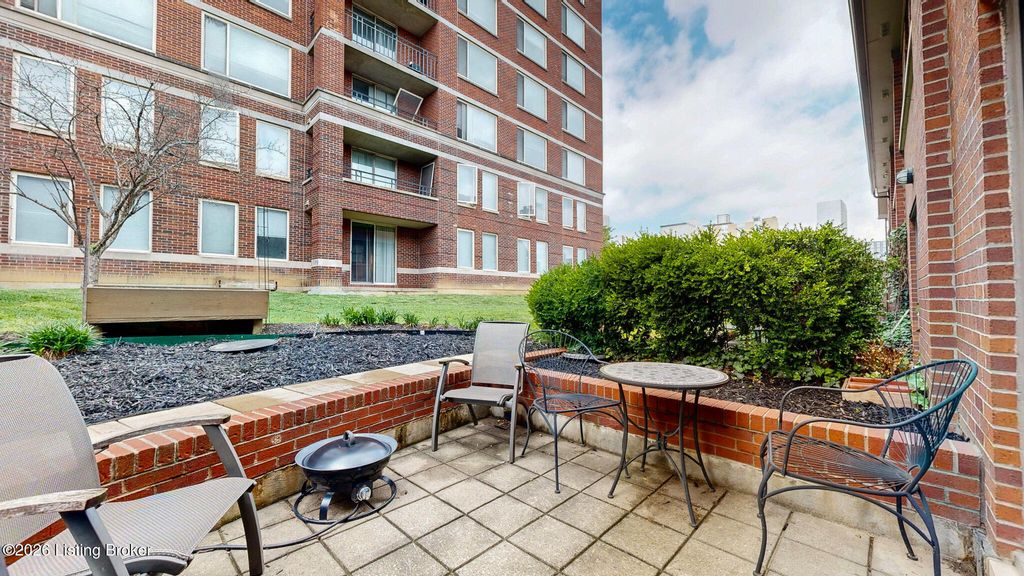 Photo of 638 S 2nd St #Apt 2, Louisville, KY 40202 (MLS # 1717100)