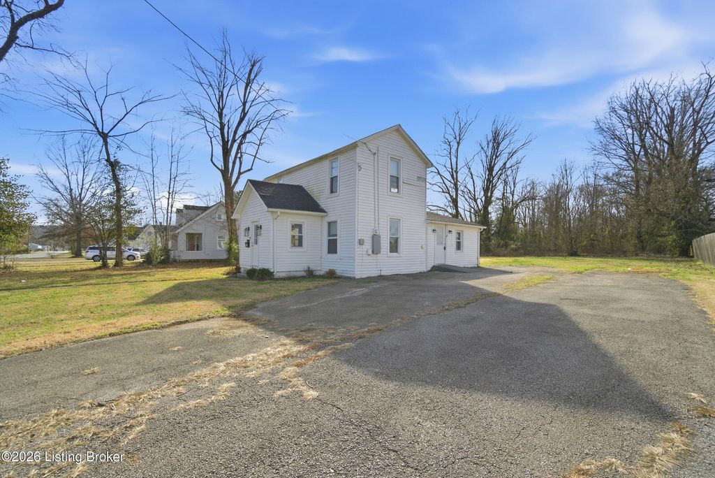 Photo of 6006 Pendleton Rd, Louisville, KY 40272 (MLS # 1706284)